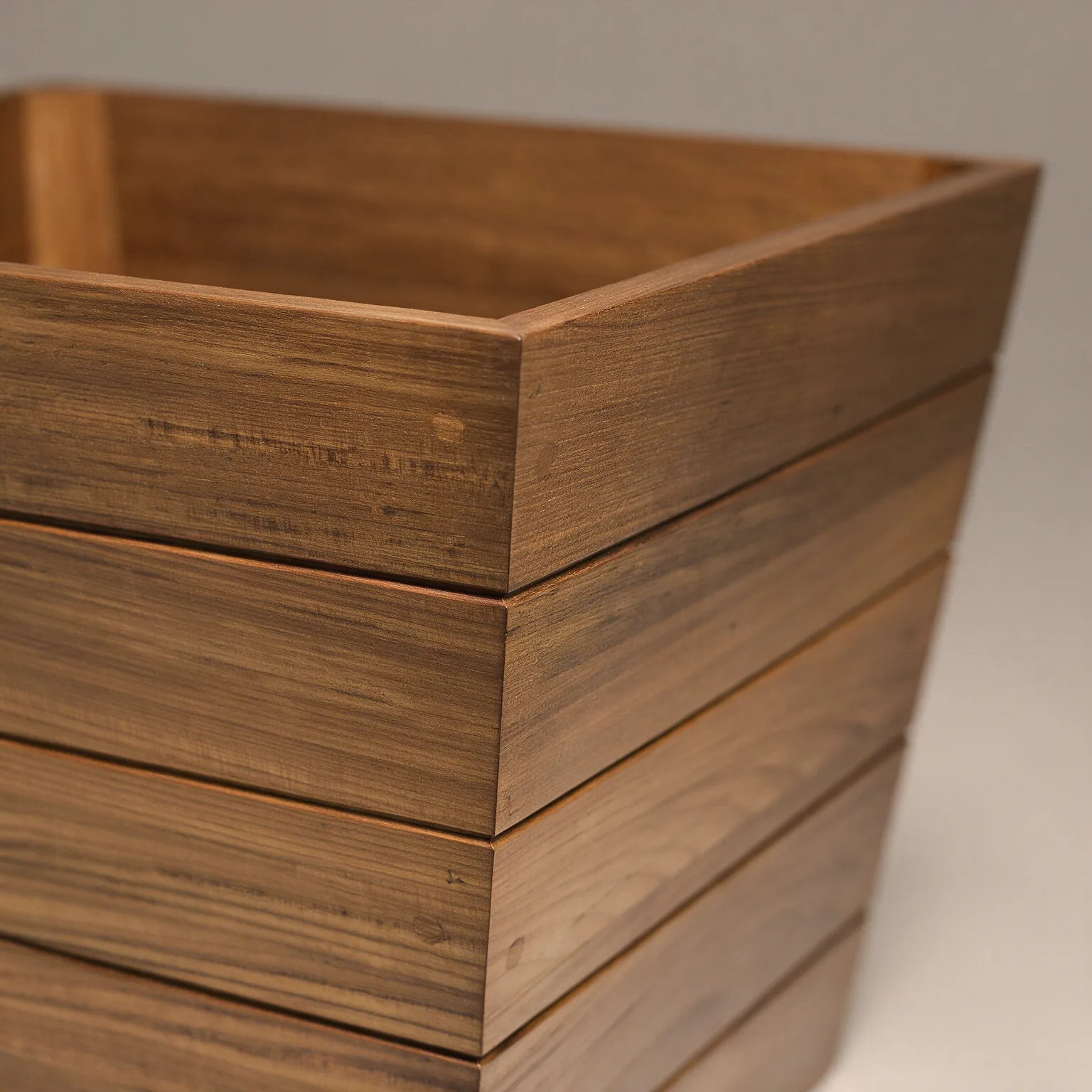 19" Brown Wood Indoor Outdoor Square Planter Box, detail