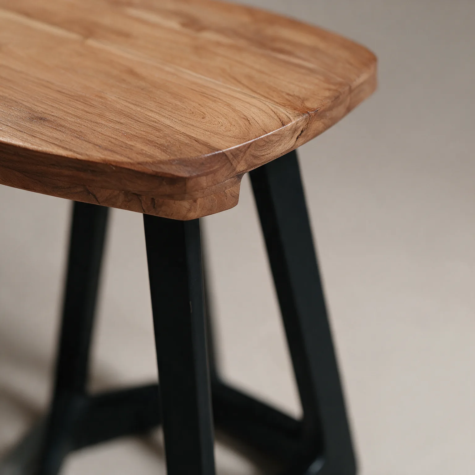 24" Brown and Black Solid Wood And Iron Round Cross Legs End Table, detail